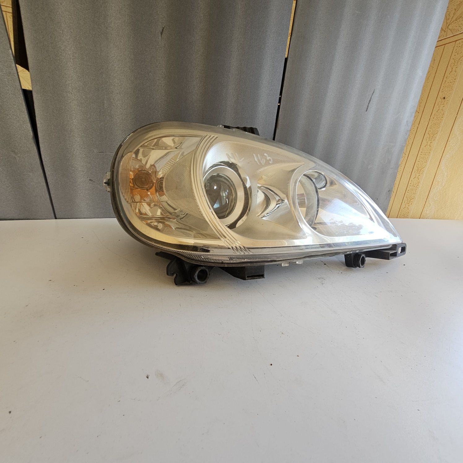 Десен фар за Мерцедес ML W163  97- 2004г