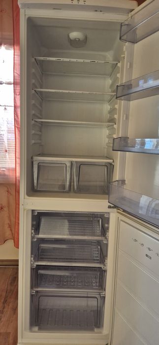 Продавам хладилник с долен фризер "Финлукс"