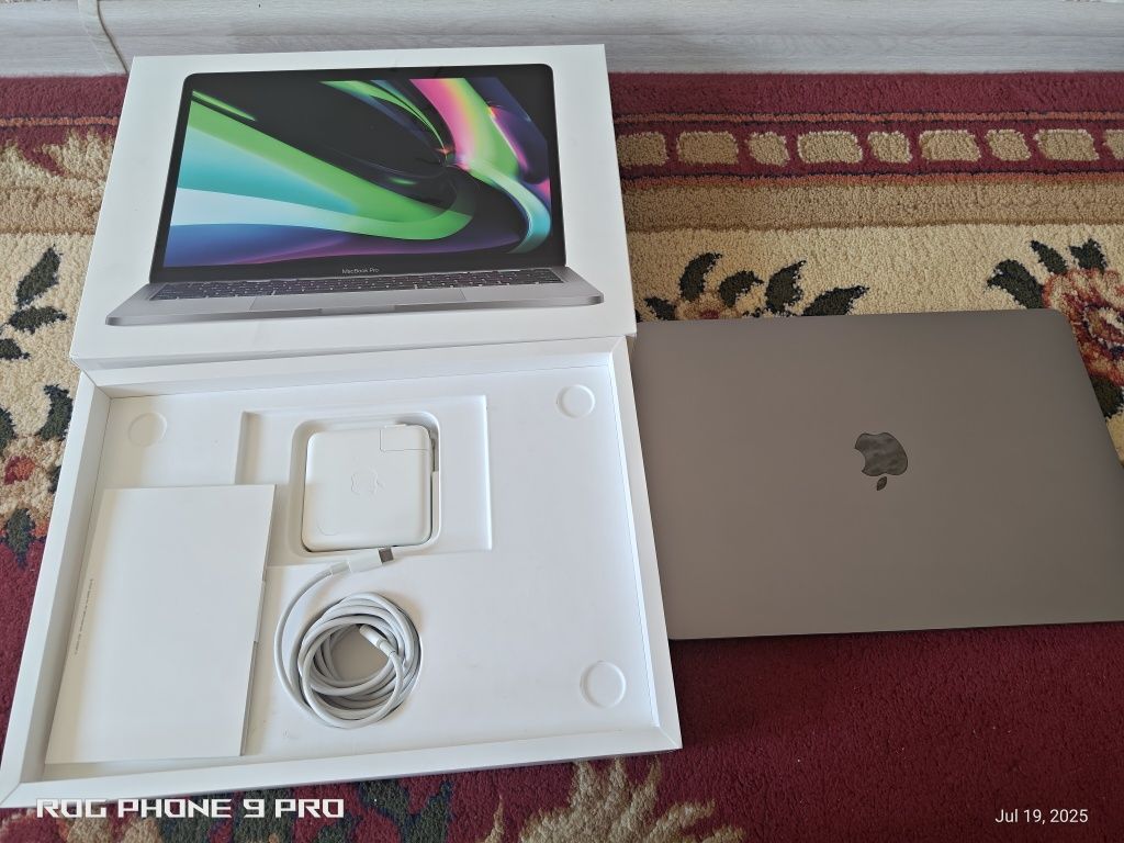 Macbook Pro M1 8/256gb