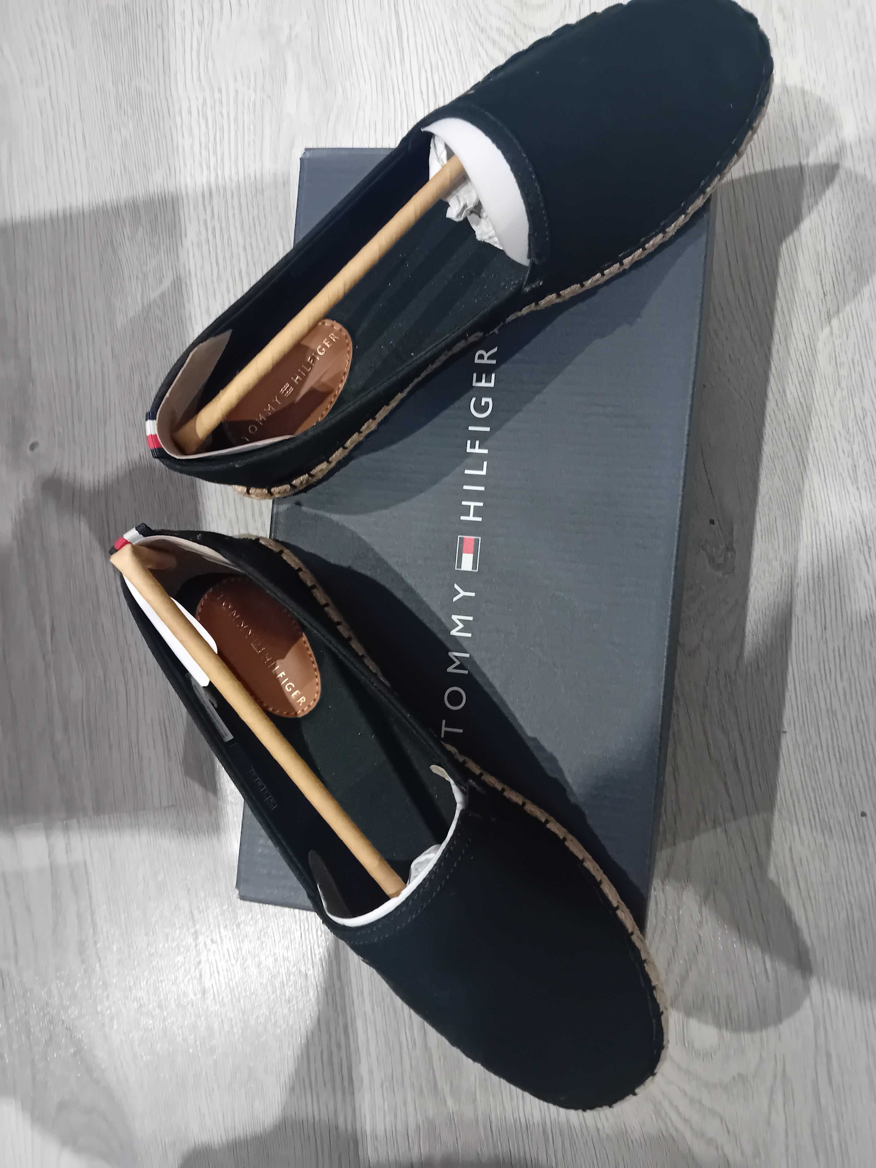 Tommy Hilfiger-нови