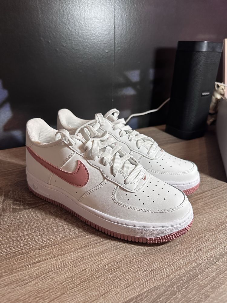 Air Force 1 (GS) Summit White/Red Stardust