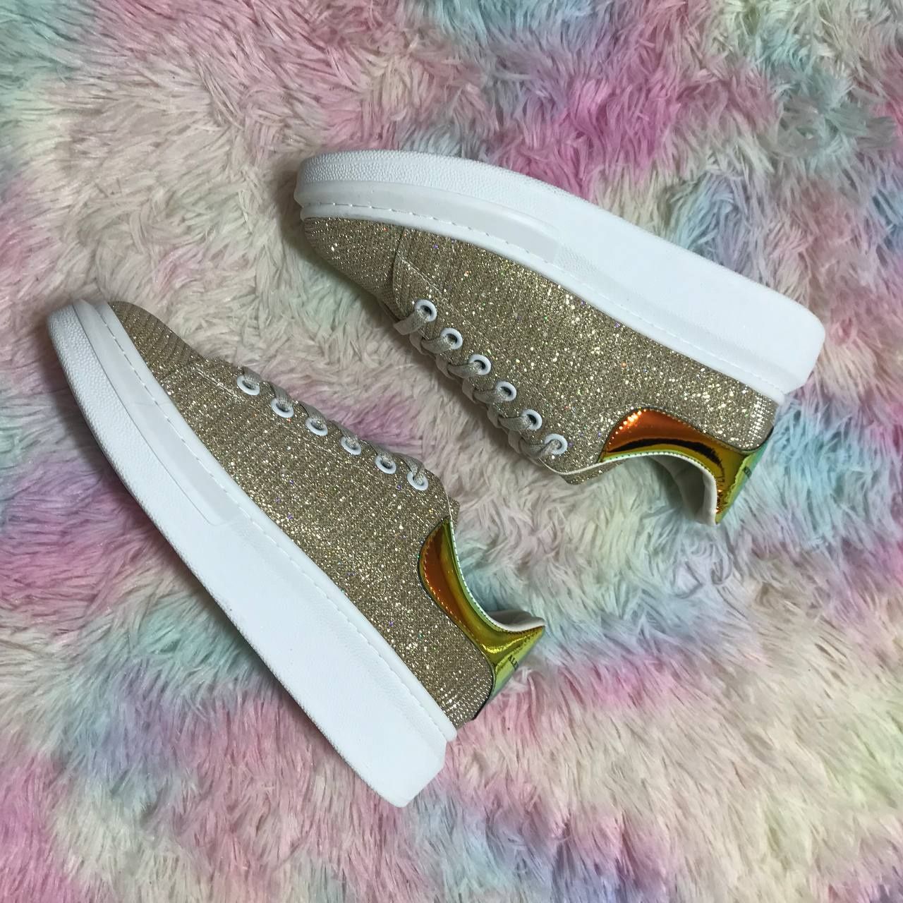 Amq glitter damă adidași 

38,39,40 

100 lei