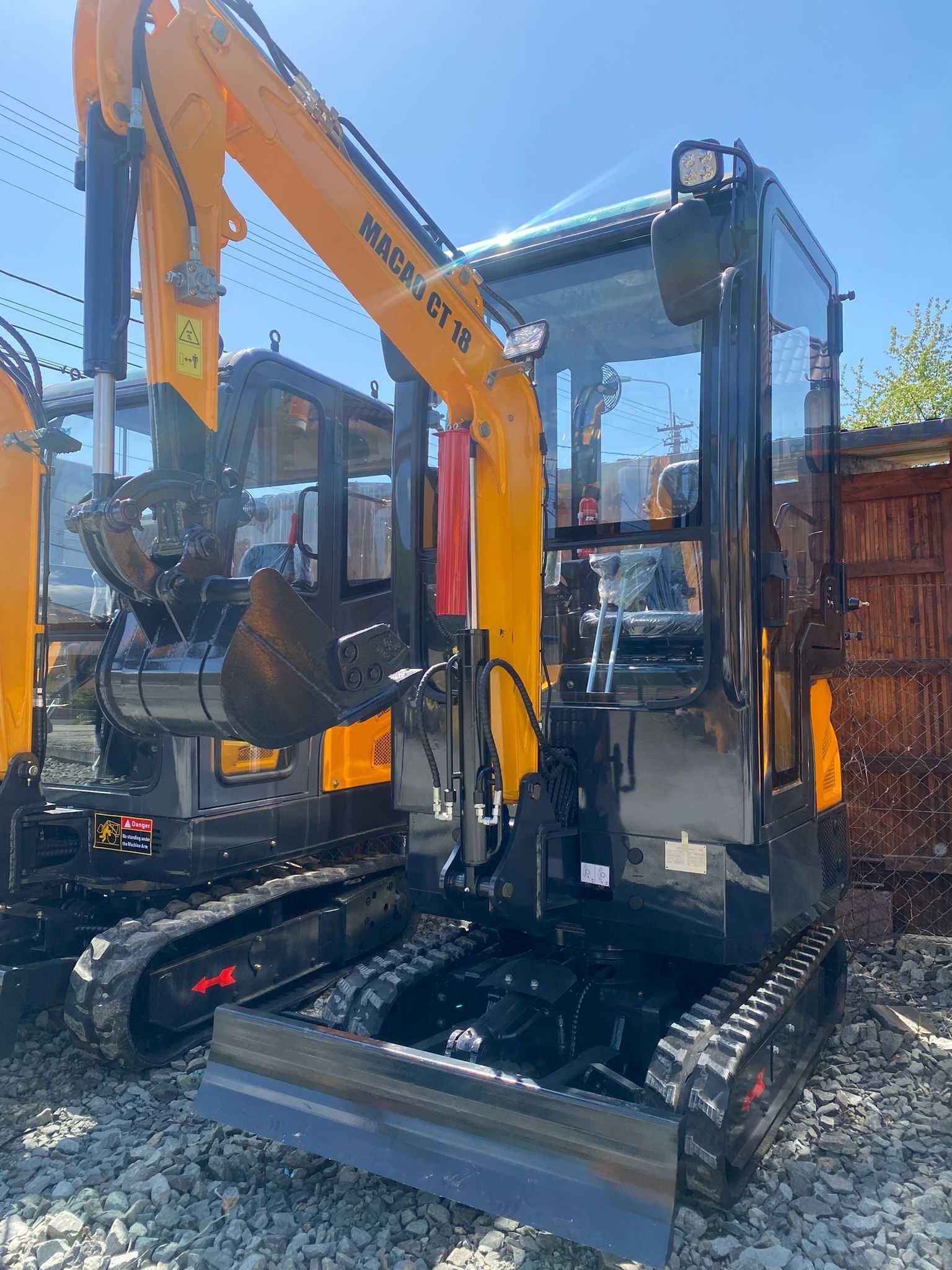 Miniexcavator Macao CT18