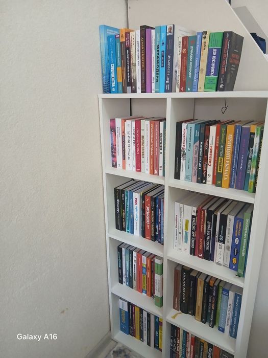 Китоблар сотилади, Книги продаю