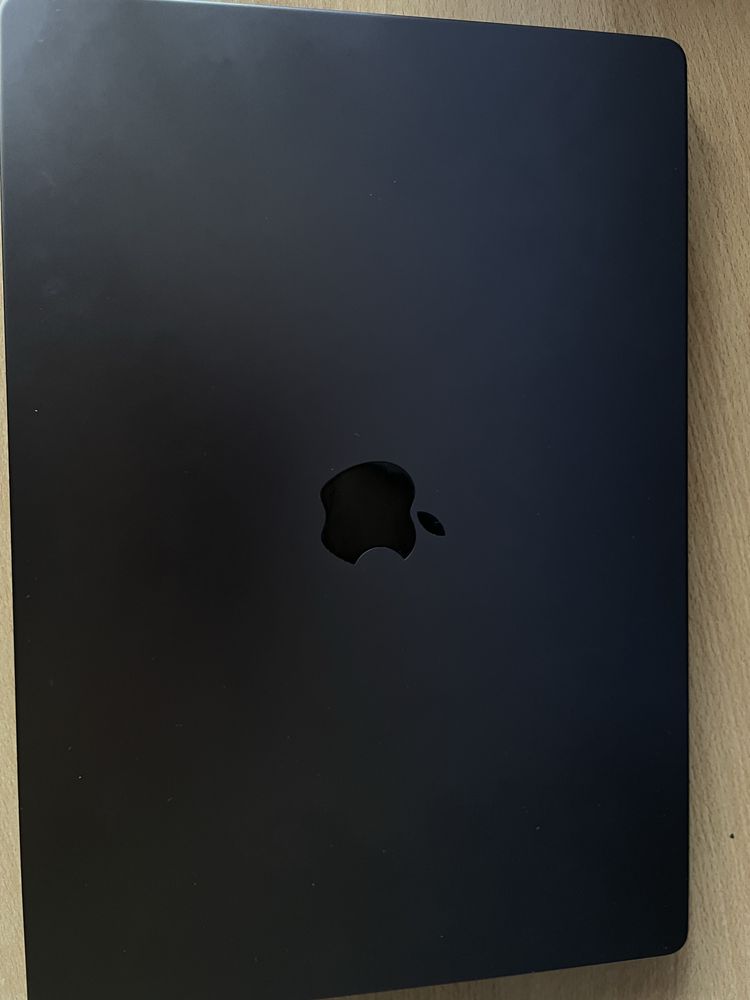 Продавам MacBook Pro 16” M3 | 99% батерия |
