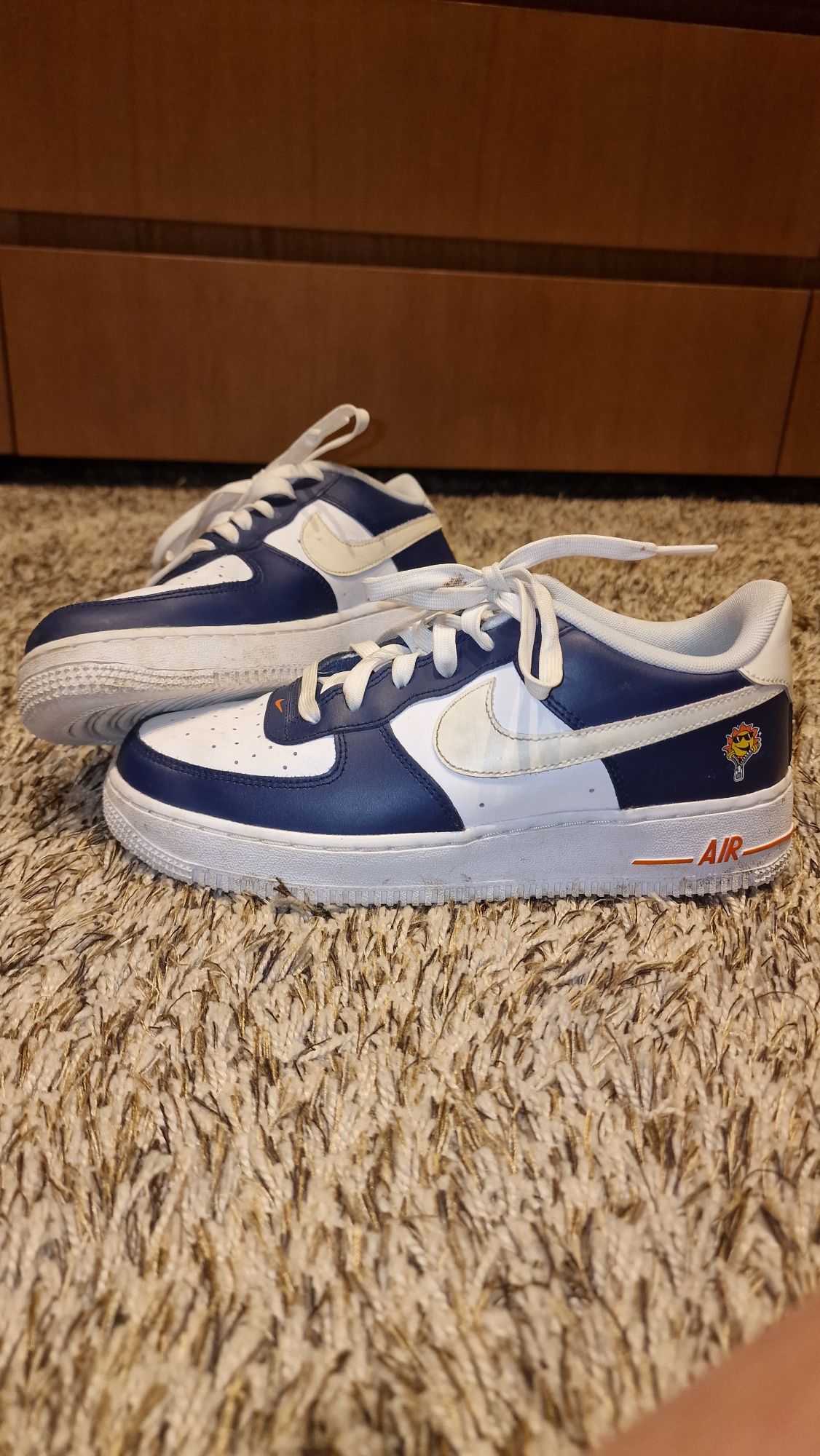 Продавам Nike airforce 1 limited edition.
