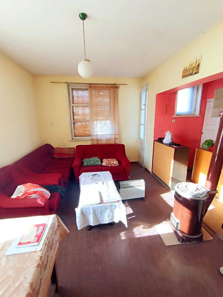 Продава се Едностаен апартамент в Перник, Център - 52 кв.м за 687 €/кв.м - Снимка #1