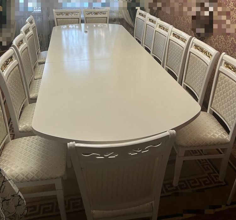 Срочно продам стол без стульев. 3м