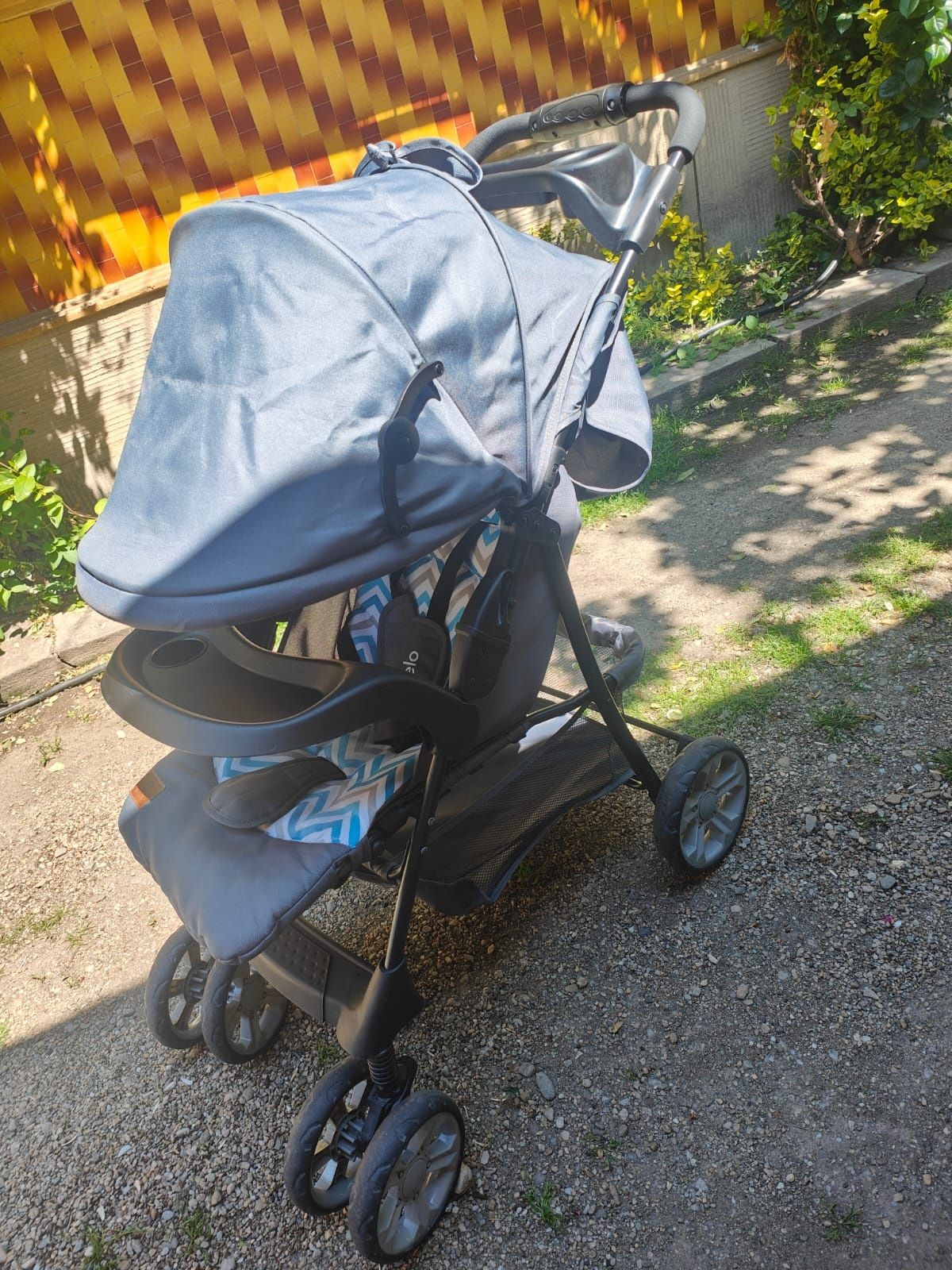 Carucior sport, Lionelo cu tăviță, 2 suporturi pentru pahar
