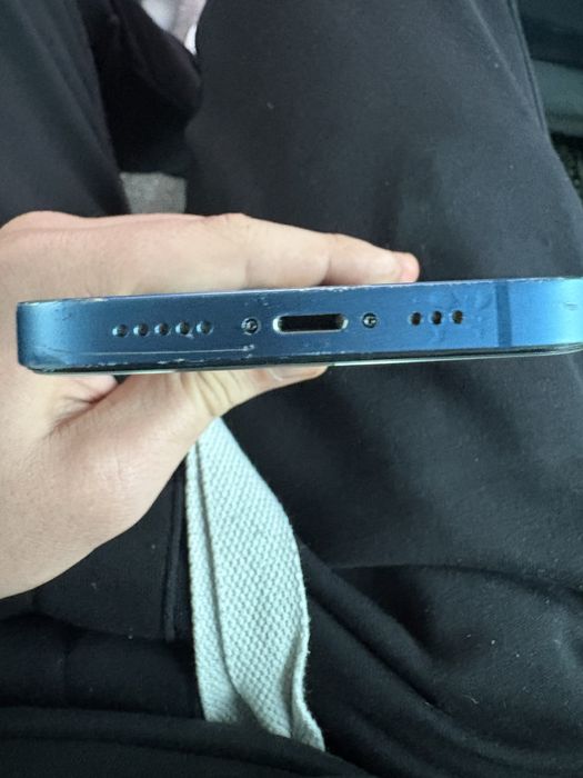 Vand iphone 13 pentru piese