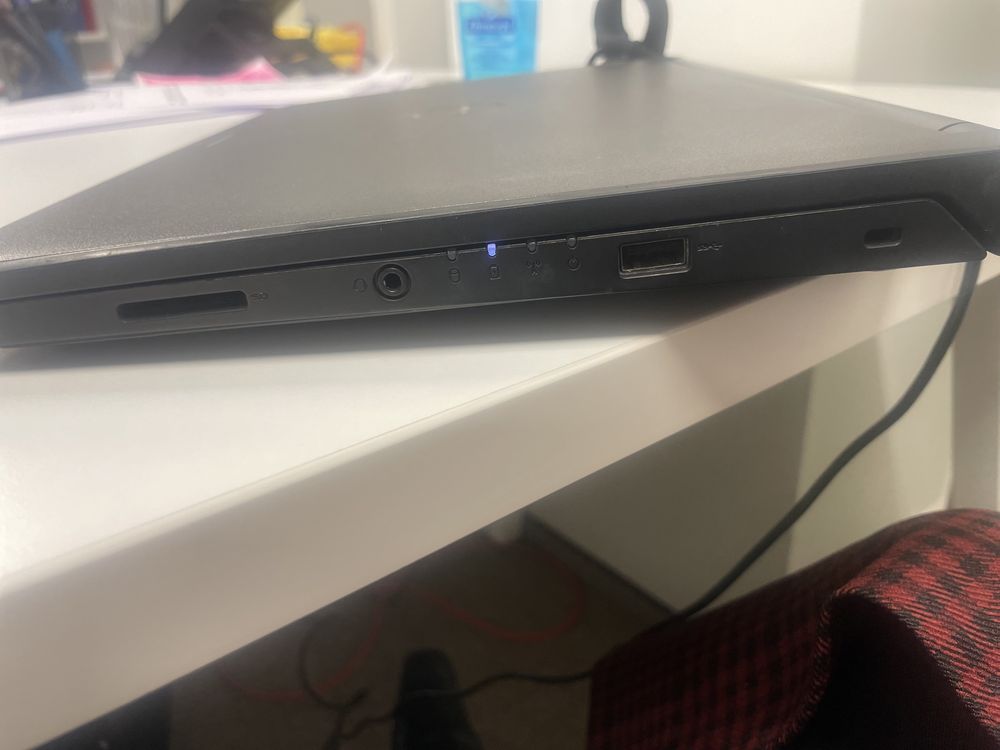 Лаптоп Dell Latitude 3350