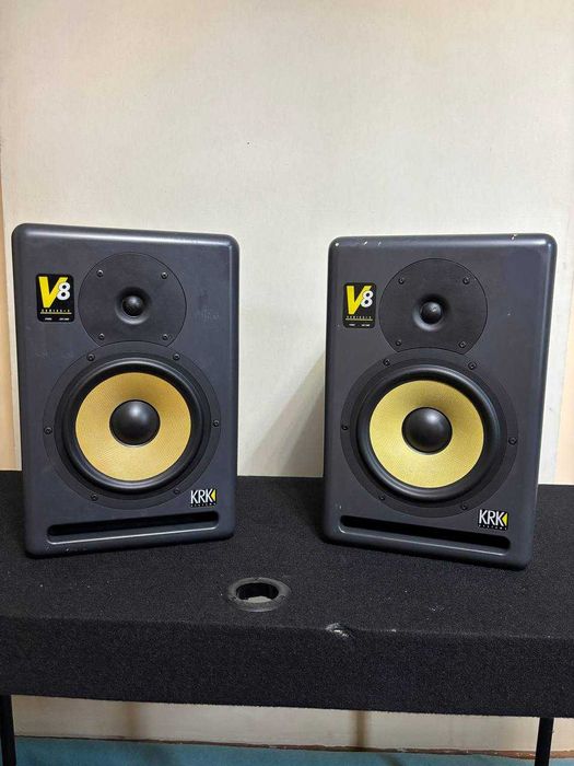 Распродажа студийных мониторов KRK-V8