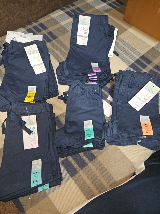 Vând lot 36 buc pantaloni scurți copii