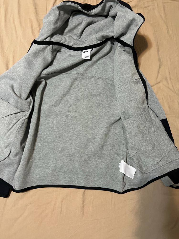 Nike tech fleece суичър