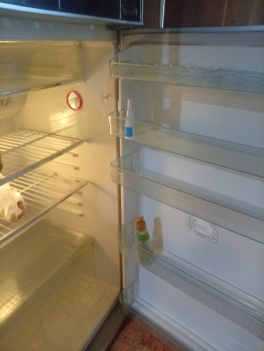 Продам срочно почти новый холодильник Toshiba