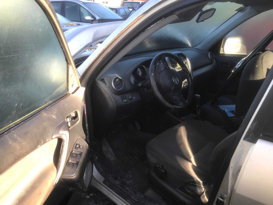 Dezmembrez/Piese Toyota Rav4 2.0 D4D 4WD 2005