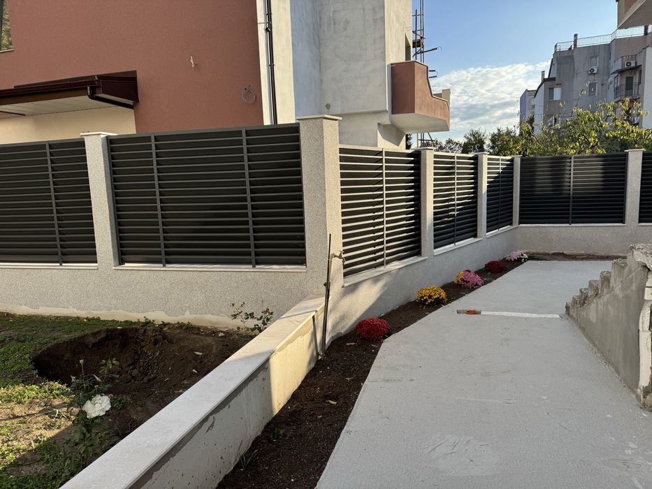 Монтаж на оградни пана