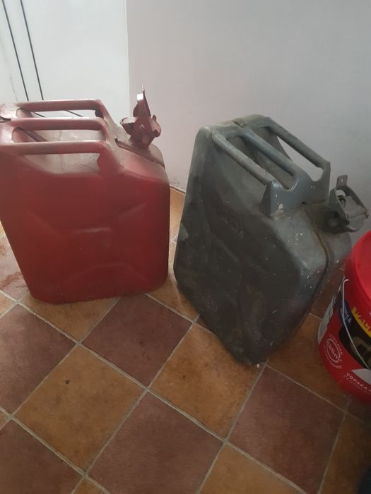 Canistra benzina pentru auto