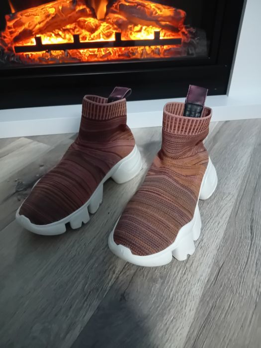 Vând adidasi stil ghete marca Musette