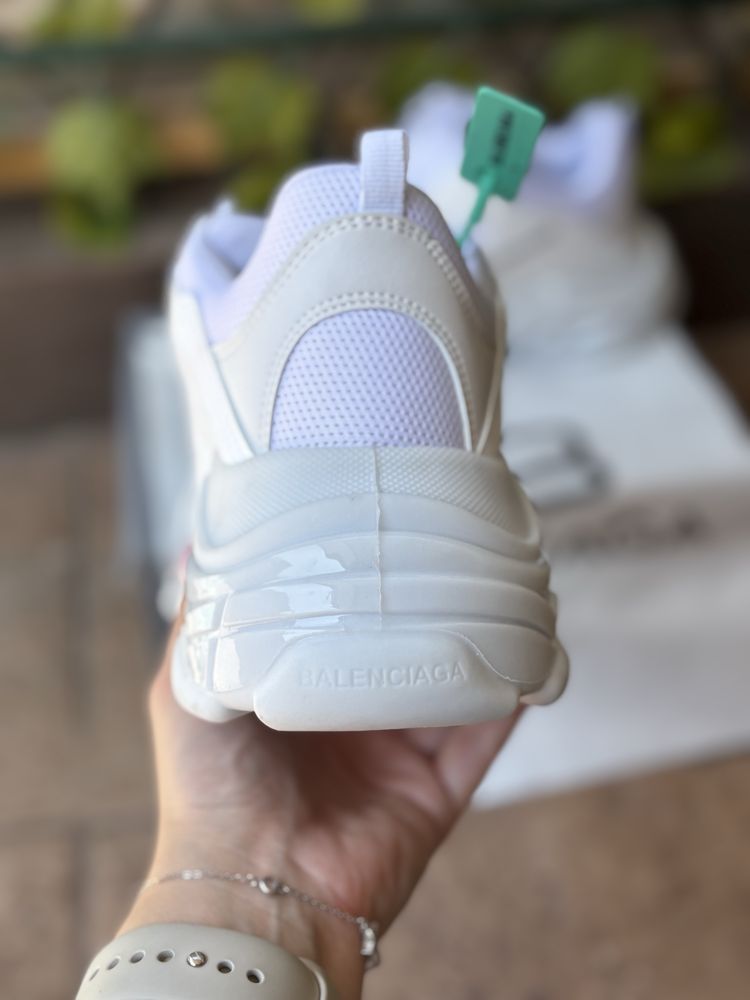 Adidasi Balenciaga Triple S White model nou