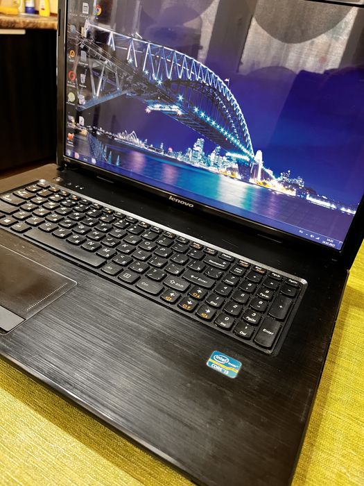 Ноутбук продам. Срочно