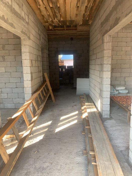 Продам дом  недостроенный