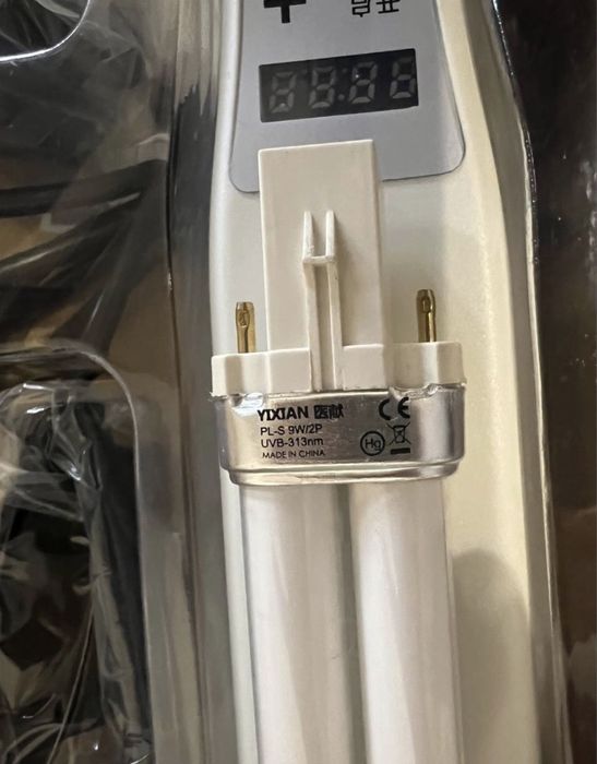 Фиолетовая лампа для комнатных растений