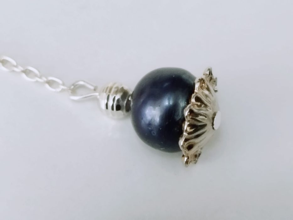 Cercei din argint 925 cu perle culoare neagra si elemente din argint