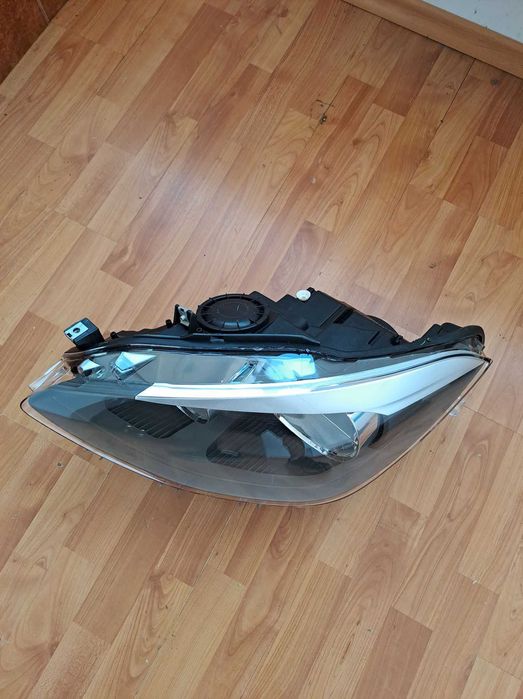 Far stanga/dreapta Bmw seria 1 F20 F21 an 2011-2015 , faruri noi