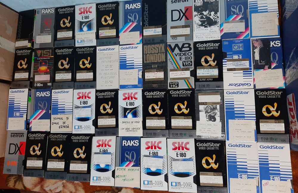 Vând casete video filme vechi traduse în stare bună