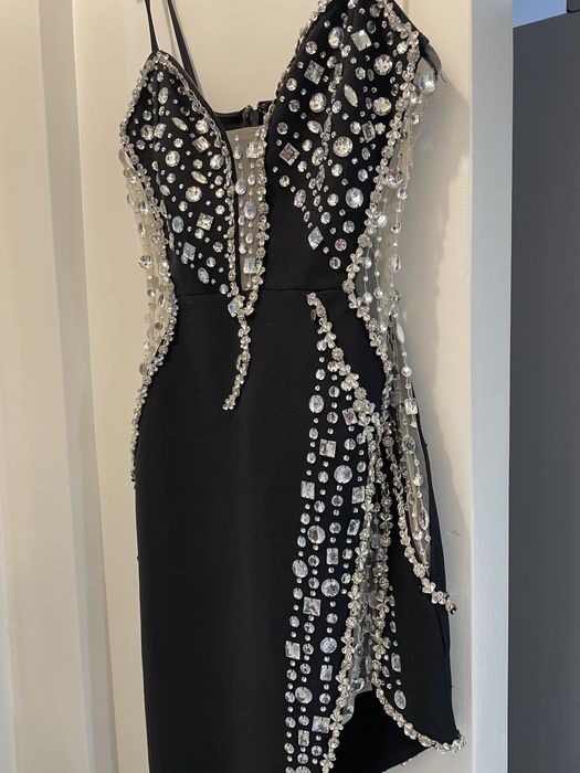 Rochie deosebita crapata pe picior cu pietre