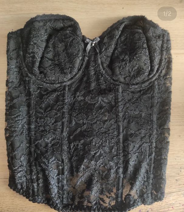 Черен дантелен корсет