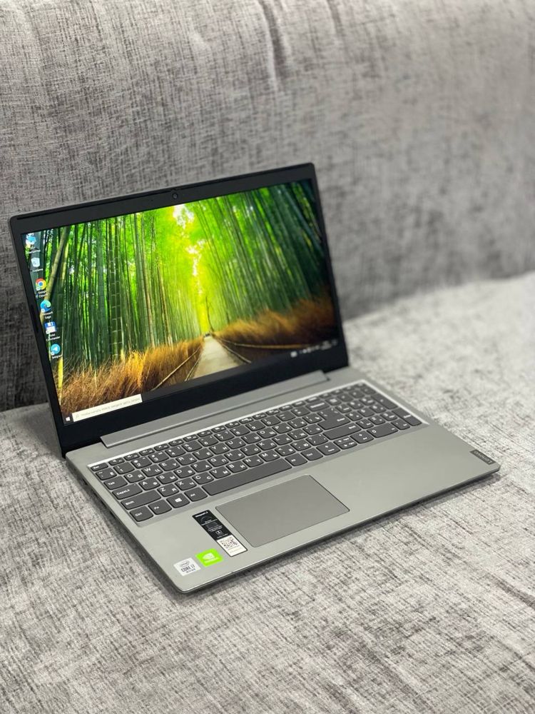 Lenovo noutbuk.