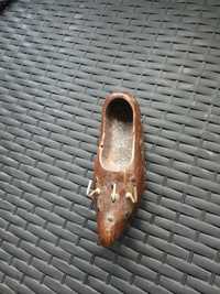 Pantof din lemn suport agatatoare din lemn sculptat