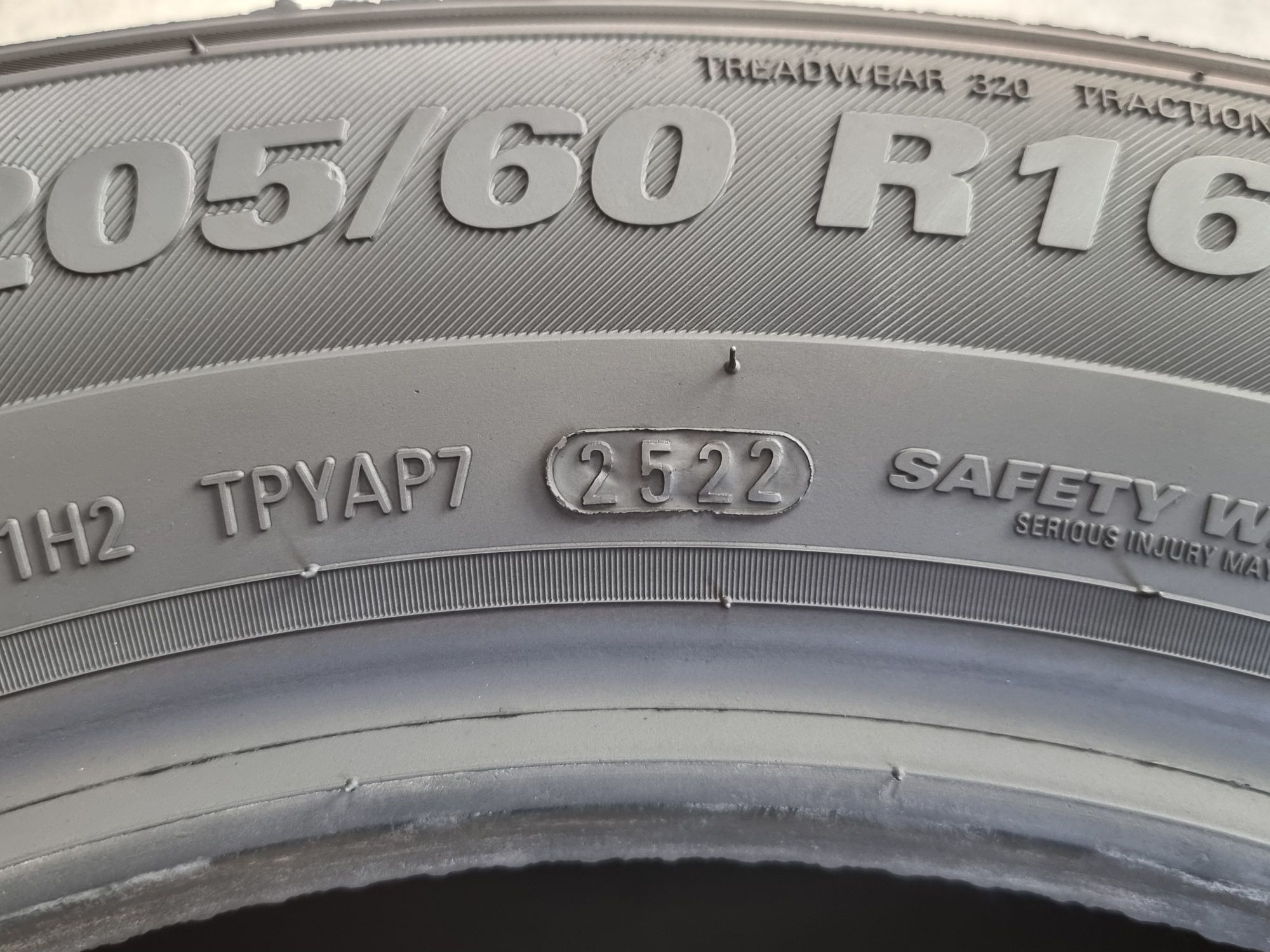 "Dot 22" 205/60/16 Kumho 4Броя: 280лв 6.7мм