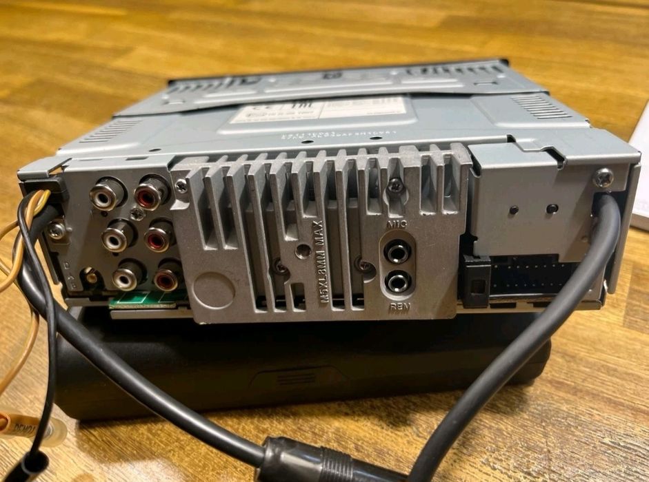 Продавам Alpine ute-92bt