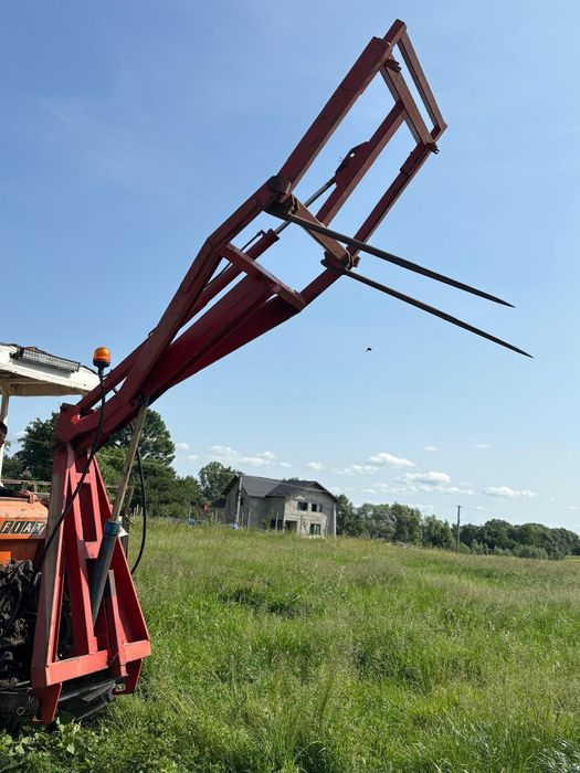 Incarcator pentru baloti in tiranti la tractor