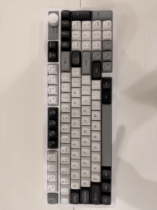 Продаю игровую клавиатуру от AOC GK220 черно-бело-серый