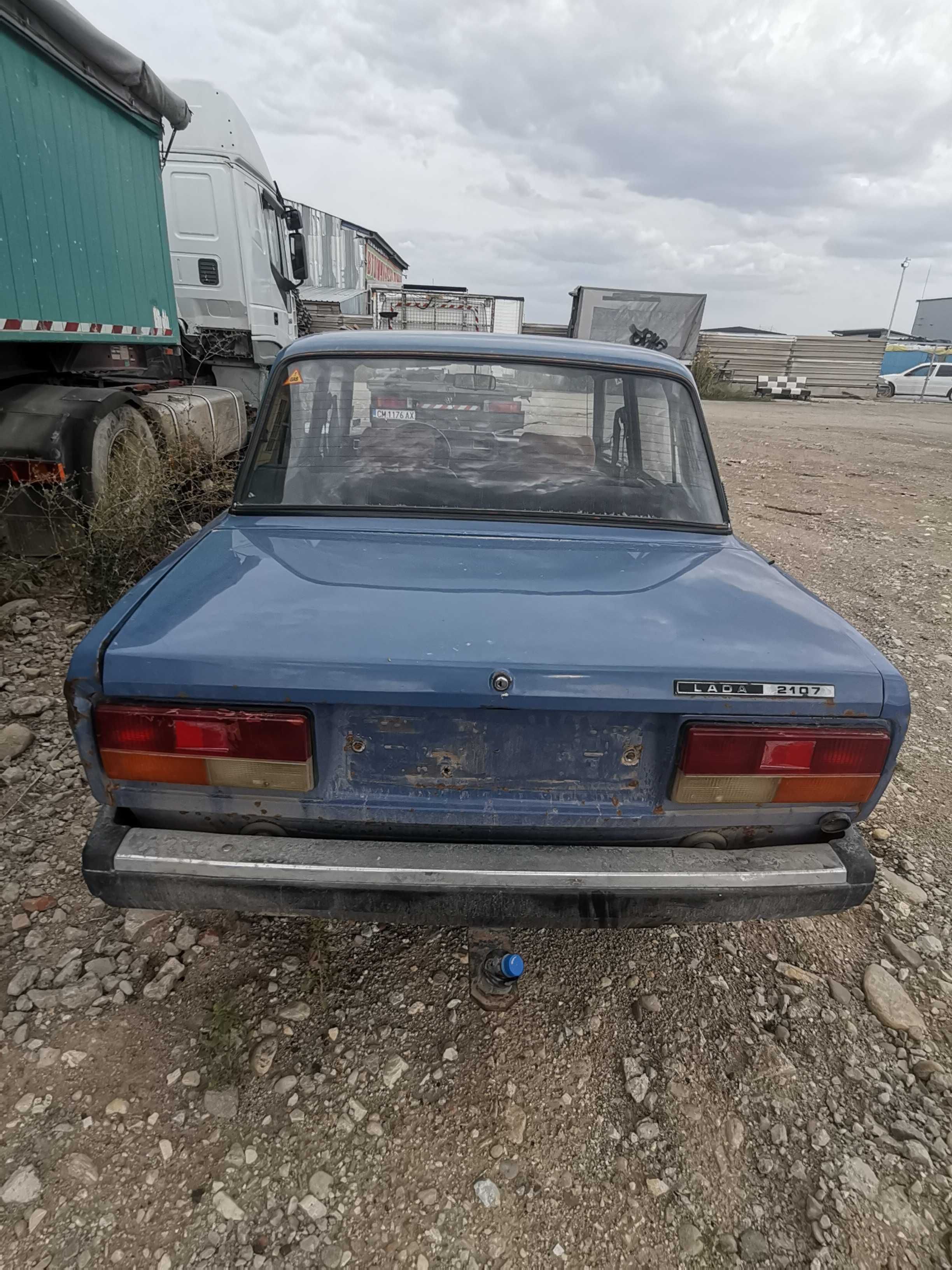 Продавам Лада 2107,1989г.БРАКУВАНА. Ладичката си пали и върви.