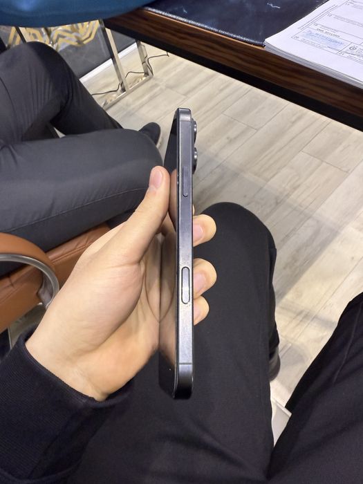 iPhone 16 Pro Max sim