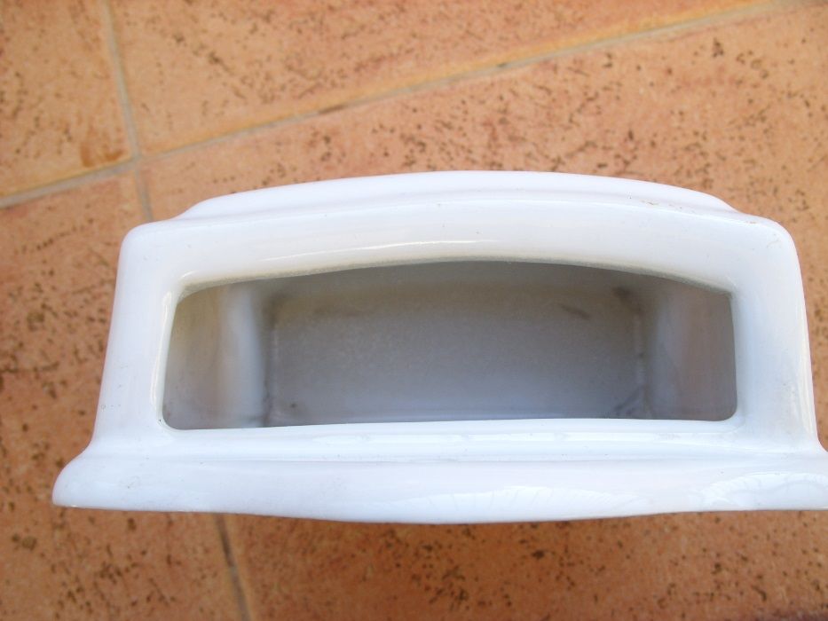 Порцеланови поставки за хартия и за баня, купичка с пате