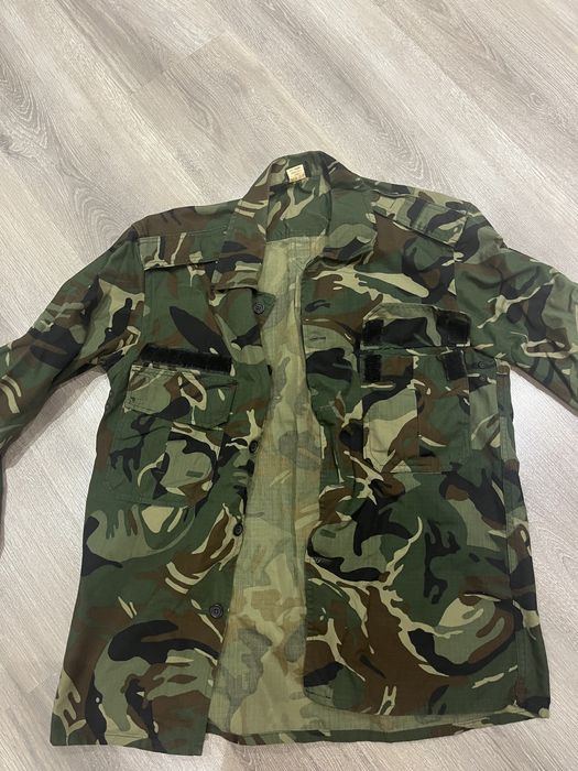 Продавам камуфлажни дрехи