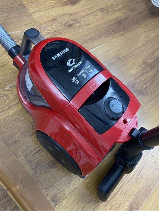 Пылесос Самсунг пылесос 
в хорошем состоянии
тяга отличная доставка по