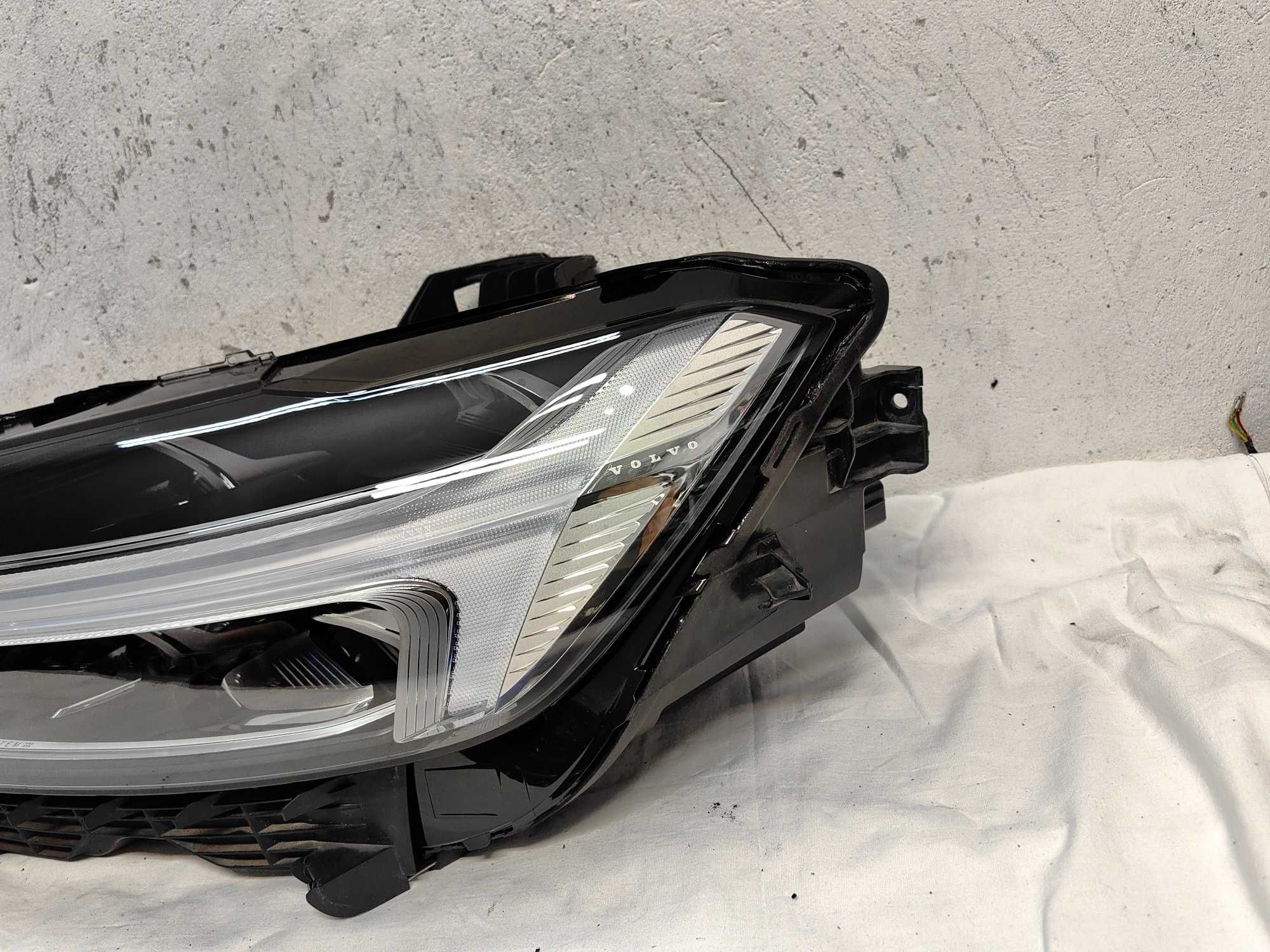 Оригинален   фар  Волво XC60  Volvo XC60 Full Led
