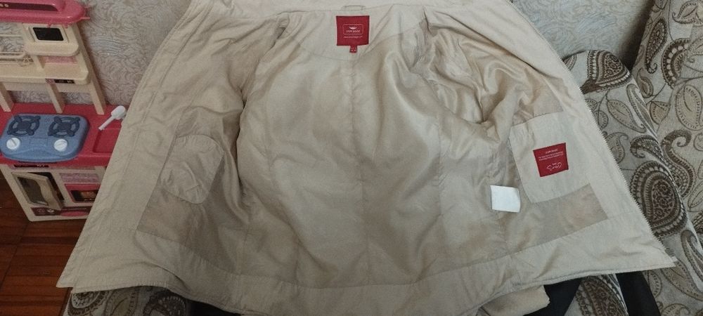 Женская куртка в отличном состоянии, размер 48