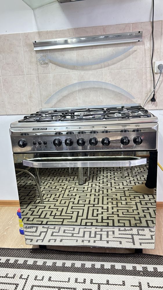 Продам газовую плиту