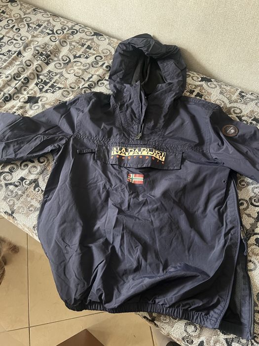 Витровка на Napapijri