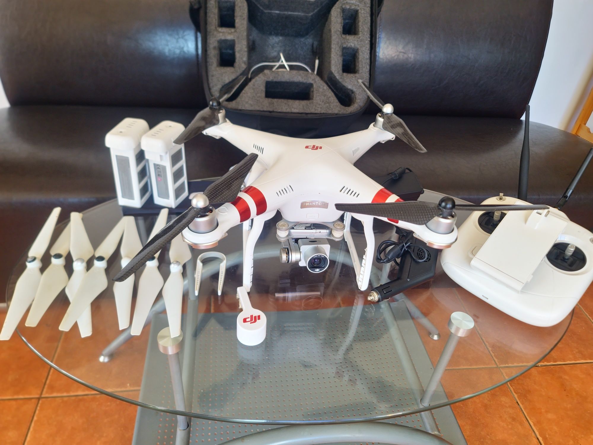 Drona DJI Phantom 3 ca noua