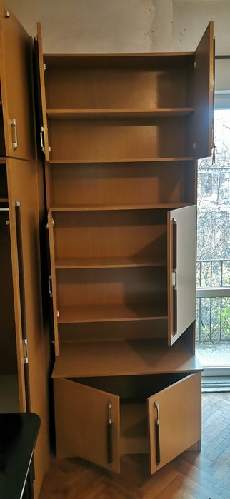 ПОДАРЯВАМ Секция с гардероби