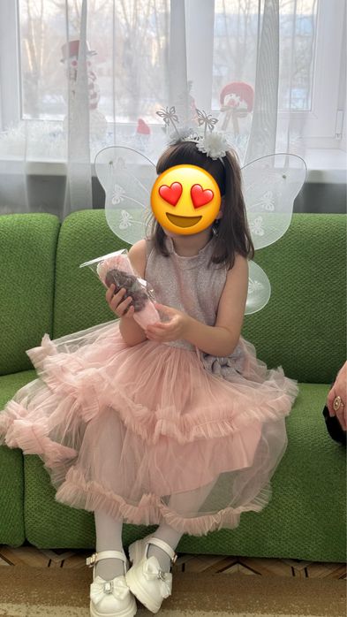 Очаровательное платье  для девочки 4-5 лет